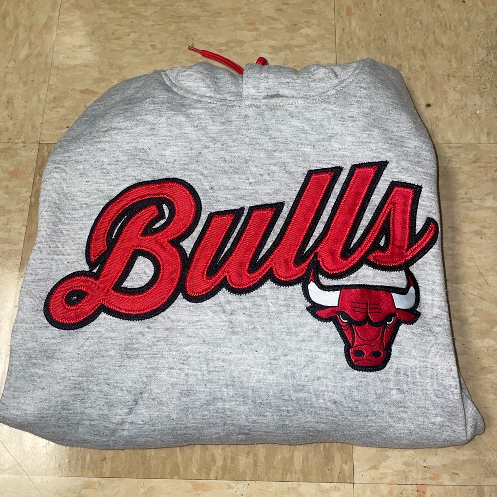 men’s bulls hoodie